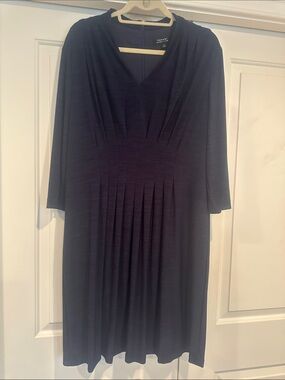 Tahari Arthur S. Levine Navy Pleated V-Neck Long Sleeve Midi Dress